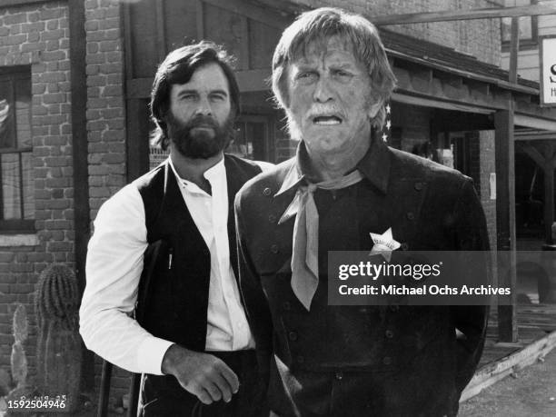 Kirk Douglas and James Stacy during the filming of "Posse", United States, 1975.