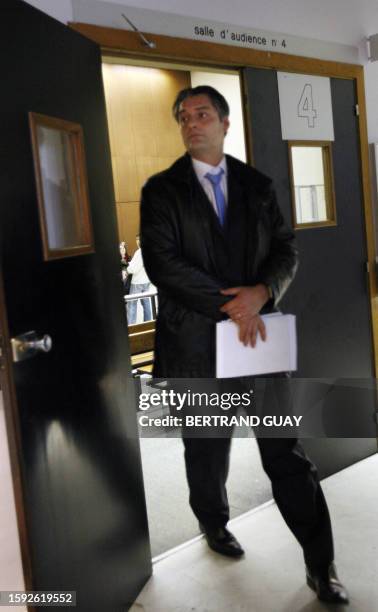 Ancien directeur général de la société Daytona François Lévèque quitte la salle d'audience du tribunal correctionel de Nanterre, le 26 novembre 2007,...