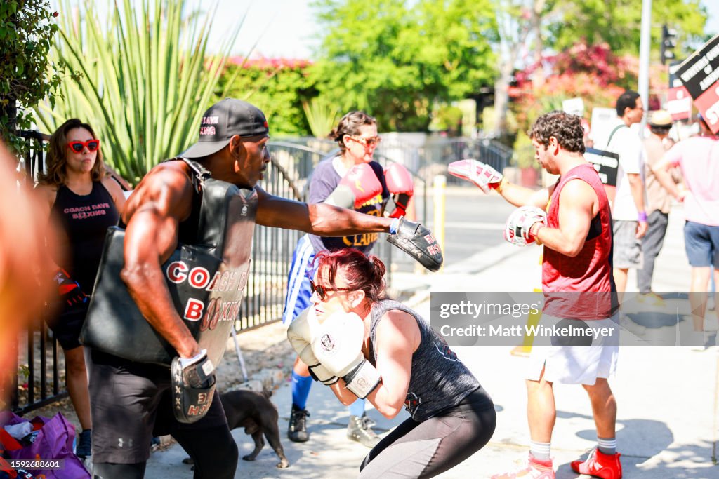 WGA/SAG-AFTRA Member Stephanie Sanditz And Boxing Coach Dave Gilmore Host Fight For Your Writes! Free Boxing Demo For Picketers