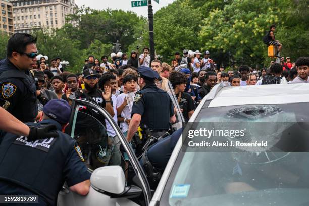Members of the NYPD respond to the disruptions caused by large crowds during a "giveaway" event hosted by popular Twitch live streamer Kai Cenat in...