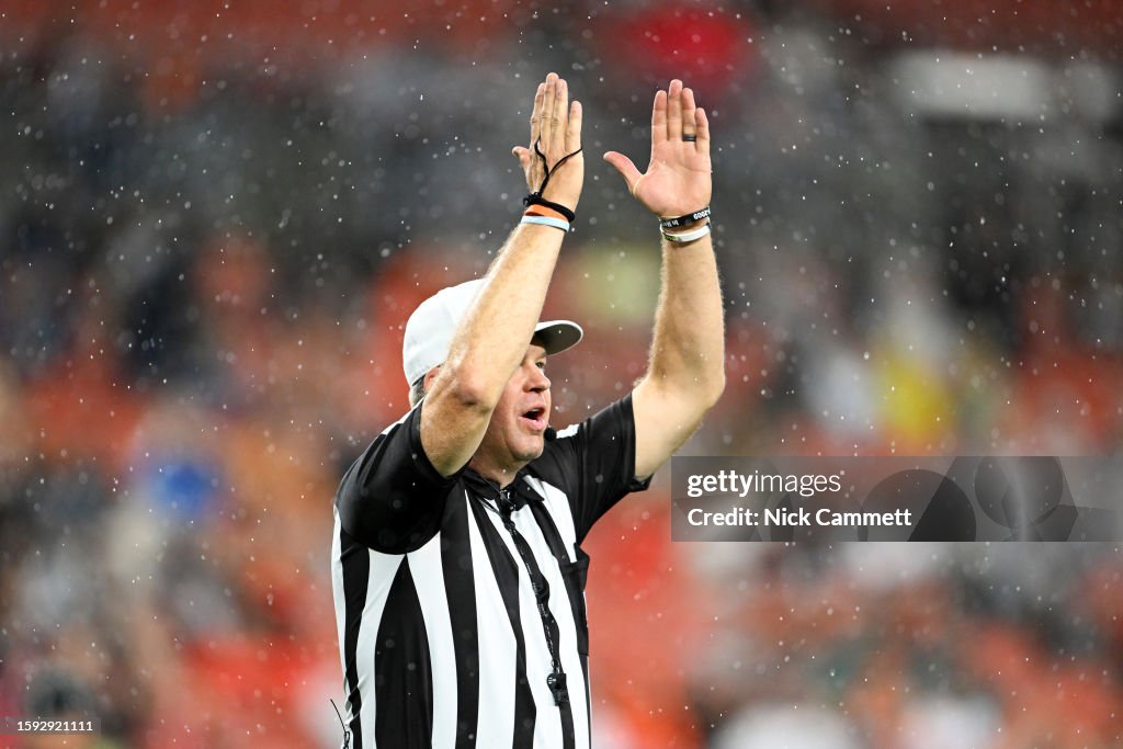 Commanders Referee Referee Brad Rogers signals a safety for the Cleveland Browns during ...