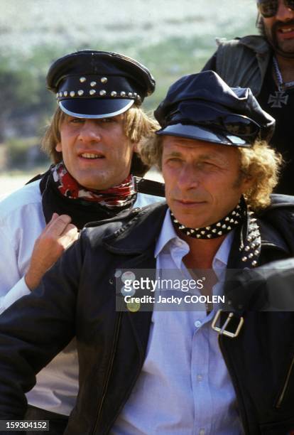 Gerard Depardieu and Pierre Richard on the set of movie 'Les Comperes' directed by Francis Veber on July 1983 in France.