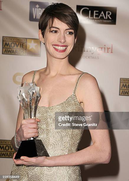 Anne Hathaway poses at the18th Annual Critics' Choice Movie Awards at The Barker Hanger on January 10, 2013 in Santa Monica, California.