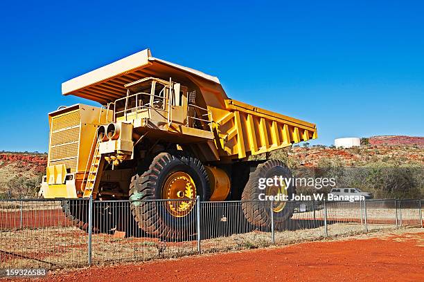 dump truck on view for tourists, tom price - banagan dumper truck stock pictures, royalty-free photos & images