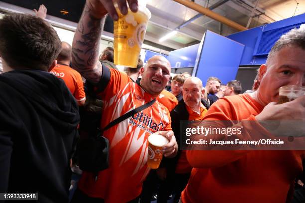 Lutton Fans 111,186 The Concourse Stock Photos, High-Res Pictures, and Images ...