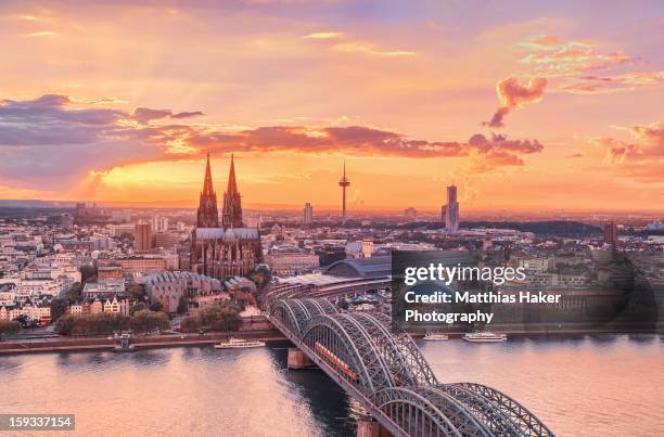 cologne sunset from above - aachen 2017 prize of north rhine westphalia stockfoto's en -beelden