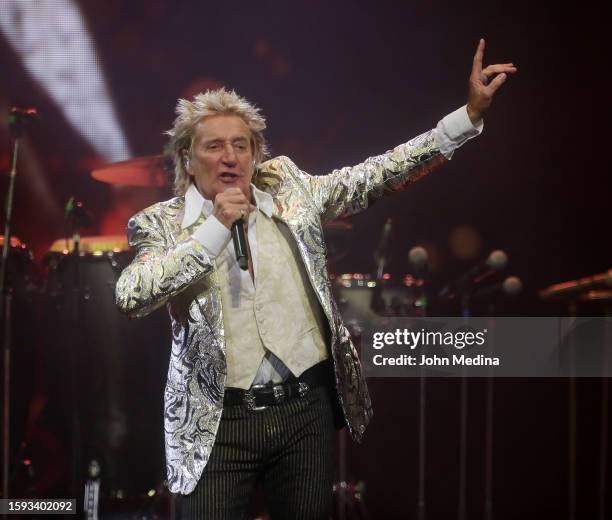 Rod Stewart performs at Footprint Center on August 04, 2023 in Phoenix, Arizona.