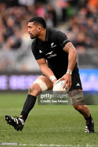 Ardie Savea of New Zealand passes the ball during The Rugby Championship & Bledisloe Cup match between the New Zealand All Blacks and the Australia...