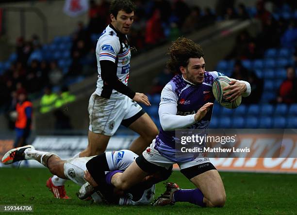 Tom Arscott of London Welsh scores a try during the Amlin Challenge Cup match between London Welsh and I Cavalieri Prato at Kassam Stadium on January...