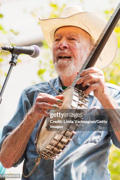 American folk musician Pete Seeger performs on South Plaza of Lincoln Center during the 25th Annual Roots of American Music Festival, New York, New...