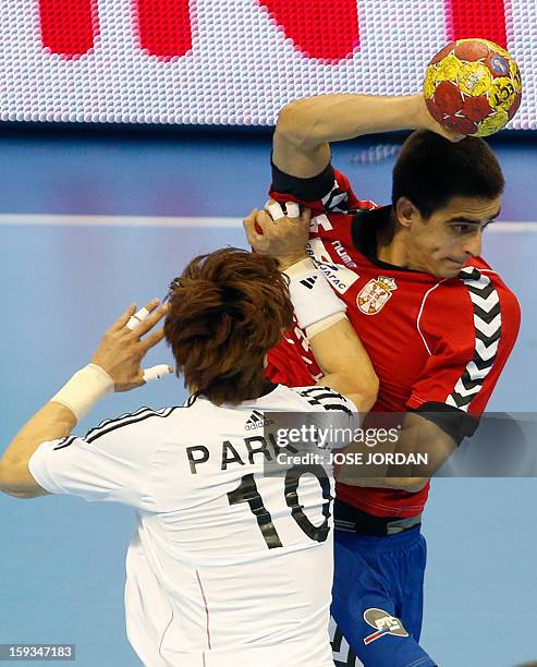 Korea's back Chan-Yong Park vies with Serbia's centreback Zarko Sesum during the 23rd Men's Handball World Championships preliminary round Group C...