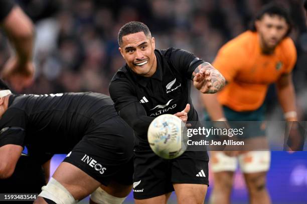 Aaron Smith of New Zealand passes the ball during The Rugby Championship & Bledisloe Cup match between the New Zealand All Blacks and the Australia...