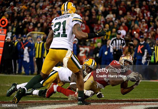 Wide receiver Michael Crabtree of the San Francisco 49ers catches a touchdown pass thrown by quarterback Colin Kaepernick against the Green Bay...