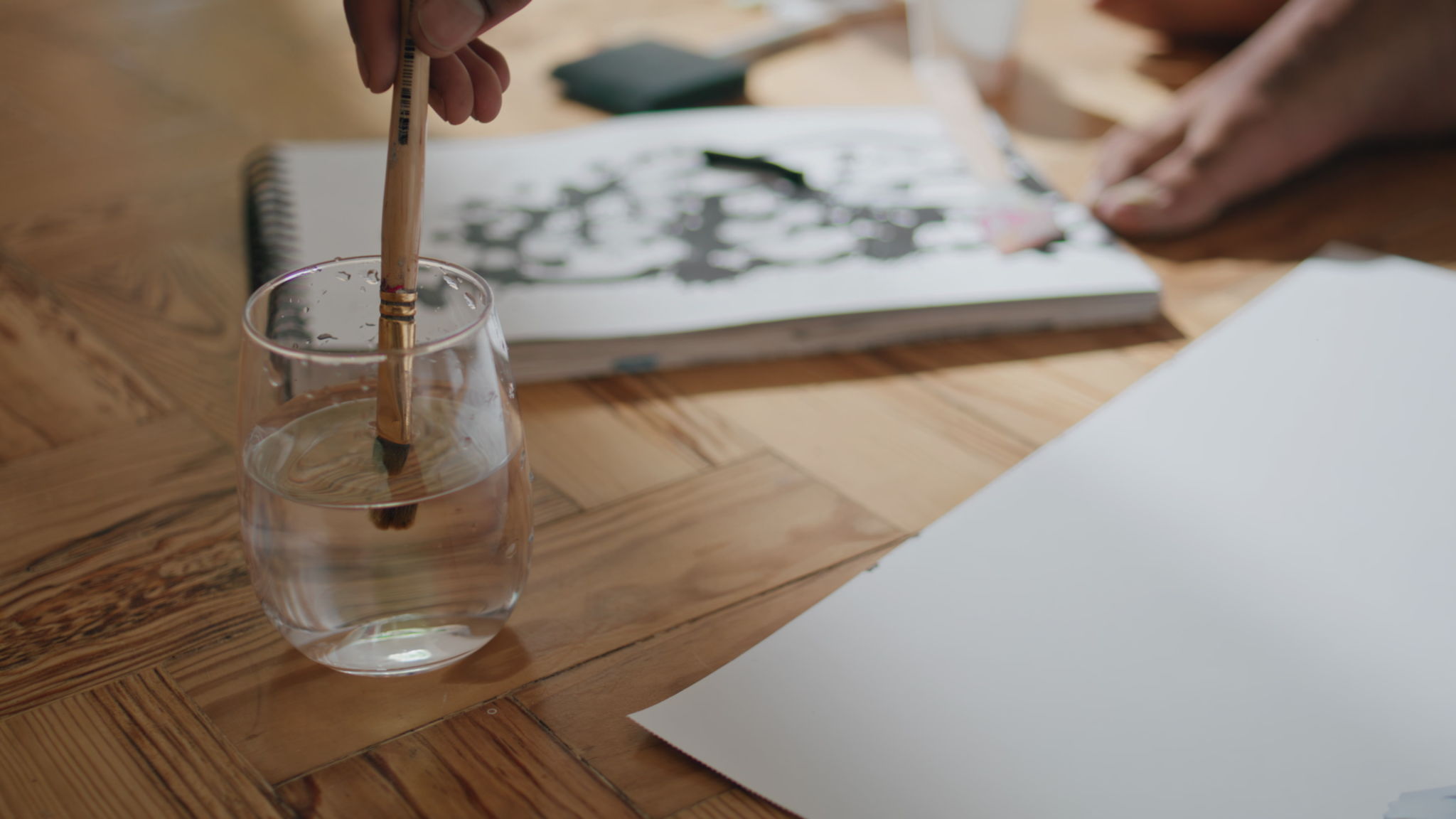 curating art