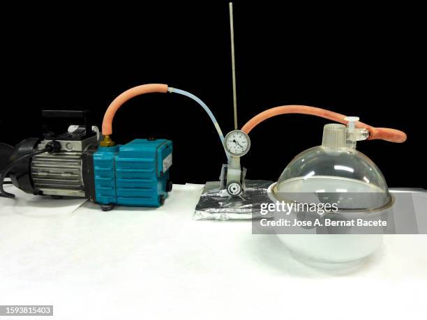 preparation of a scientific experiment in the laboratory with a vacuum pump. - laboratory shaker stock pictures, royalty-free photos & images