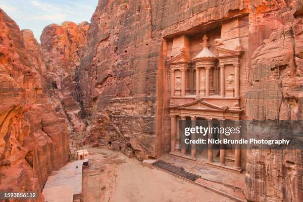 the treasury, petra, jordan - petra jordan stockfoto's en -beelden