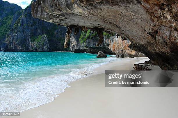 thailand beach - phi phi le fotografías e imágenes de stock