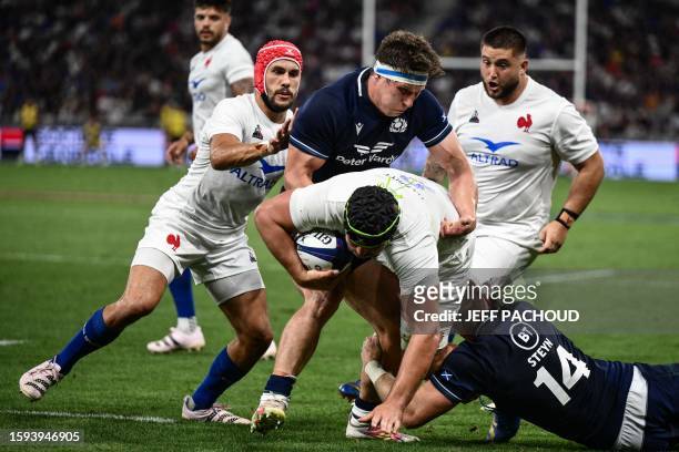 France's number eight Gregory Alldritt vies with Scotland's flanker Rory Darge and Scotland's wing Kyle Steyn during the pre-World Cup Rugby Union...