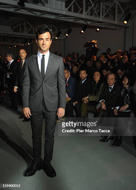Actor Justin Theroux attends the Calvin Klein Collection show as part of Milan Fashion Week Menswear Autumn/Winter 2013 on January 13, 2013 in Milan,...
