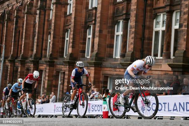 Isabella Holmgren of Canada, Célia Gery of France, Awen Roberts of Great Britain and a general view of the peloton competing during the women junior...