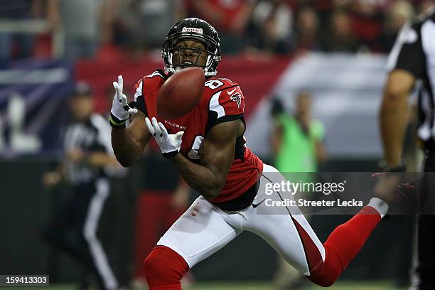 Roddy White of the Atlanta Falcons catches a second quarter touchdown pass against the Seattle Seahawks during the NFC Divisional Playoff Game at...