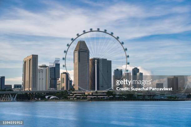 long exposure shot of singapore flyer in day time, famous landmark, singapore - singapore flyer stock-fotos und bilder