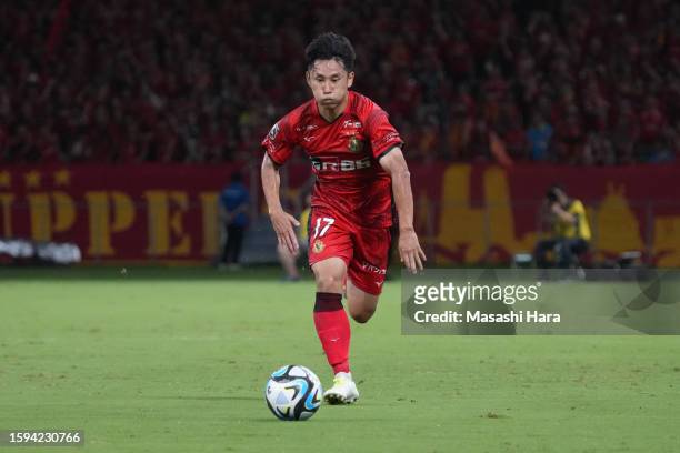 Ryoya Morishita of Nagoya Grampus in action during the J.LEAGUE Meiji Yasuda J1 22nd Sec. Match between Nagoya Grampus and Albirex Niigata at the...