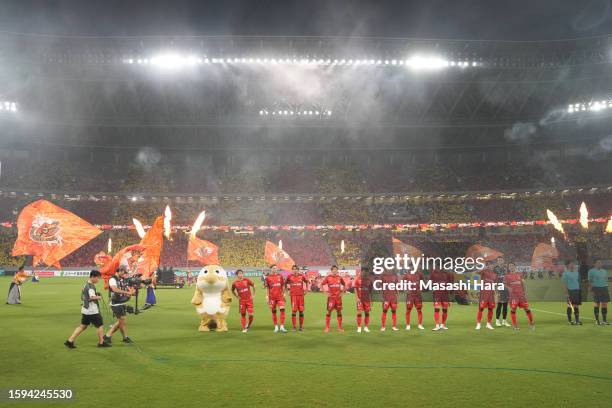 Players line up prior to the J.LEAGUE Meiji Yasuda J1 22nd Sec. Match between Nagoya Grampus and Albirex Niigata at the National Stadium on August...
