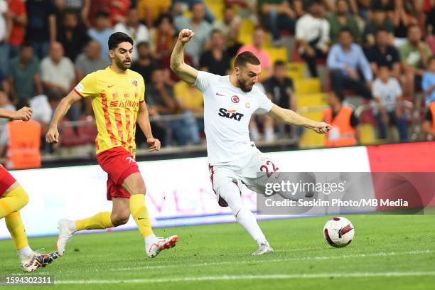 Ali Karimi of Kayserispor and Berkan Kutlu of Galatasaray battle fo the ball during the Turkish Super Lig match between Kayserispor and Galatasaray...