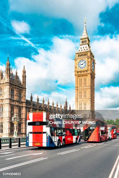 london big ben and traffic on westminster bridge - london bus big ben stock pictures, royalty-free photos & images