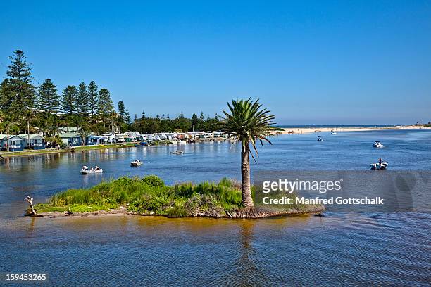 the entrance channel tuggerah lake - tuggerah lake stock pictures, royalty-free photos & images