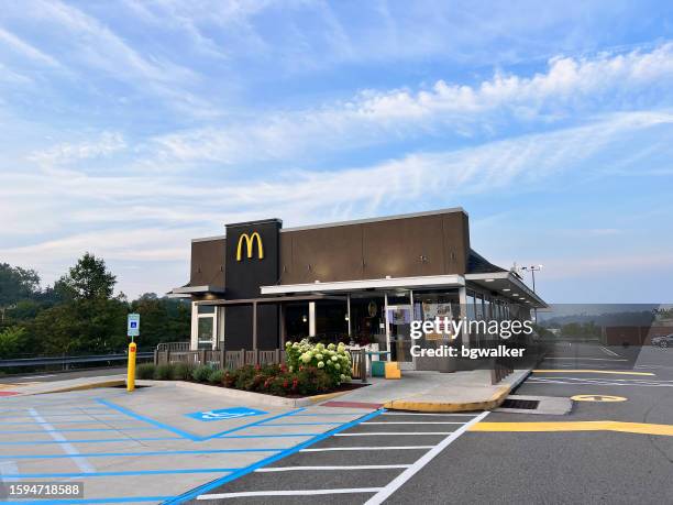 mcdonald's restaurant in gibsonia, pa - mcdonald restaurant stock pictures, royalty-free photos & images