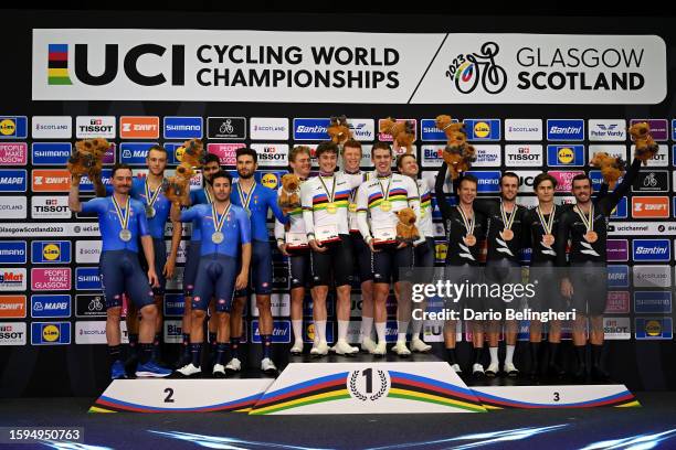 Filippo Ganna, Francesco Lamon, Jonathan Milan, Simone Consonni and Manlio Moro of Italy, Niklas Larsen, Carl-Frederik Bevort, Lasse Leth, Rasmus...