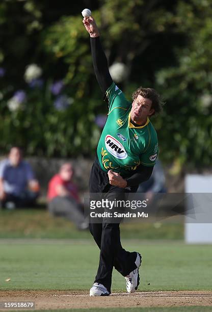 Jacob Oram of the Stags bowls during the HRV Cup Twenty20 match between the Auckland Aces and the Central Stags at Eden Park on January 15, 2013 in...