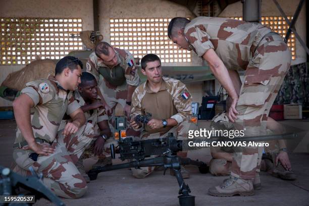 Operation "Serval" of the French army in Mali to fight against Islamist terrorists, on the basis of the Malian Air Force at Bamako the French...