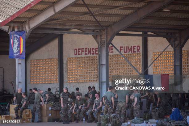 Operation "Serval" of the French army in Mali to fight against Islamist terrorists, on the basis of the Malian Air Force at Bamako the French...