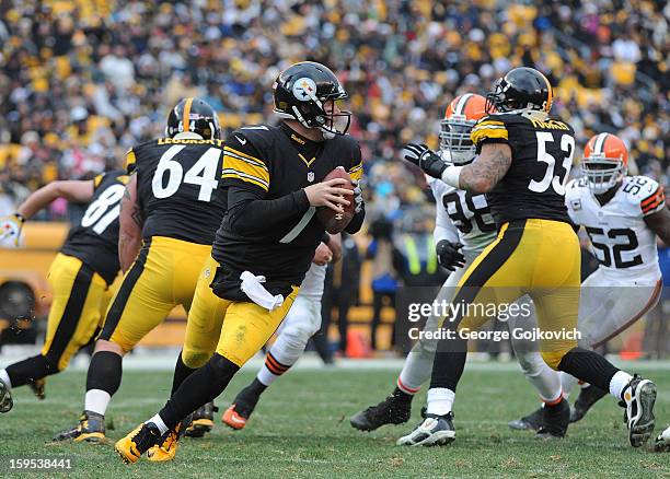 Quarterback Ben Roethlisberger of the Pittsburgh Steelers scrambles as he looks to pass behind the blocking of offensive linemen Doug Legursky and...