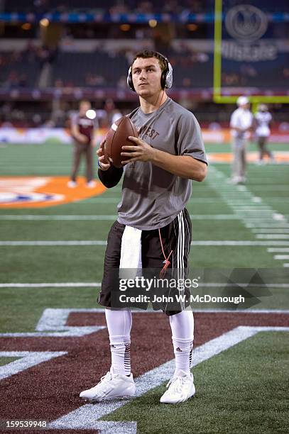 Cotton Bowl Classic: Texas A&M QB Johnny Manziel on field before game vs Oklahoma at Cowboys Stadium. Arlington, TX 1/4/2013 CREDIT: John W. McDonough