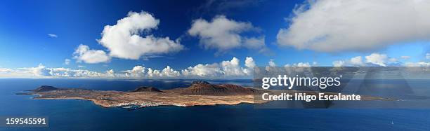 isla graciosa, mirador del río, lanzarote - isla de lanzarote - fotografias e filmes do acervo