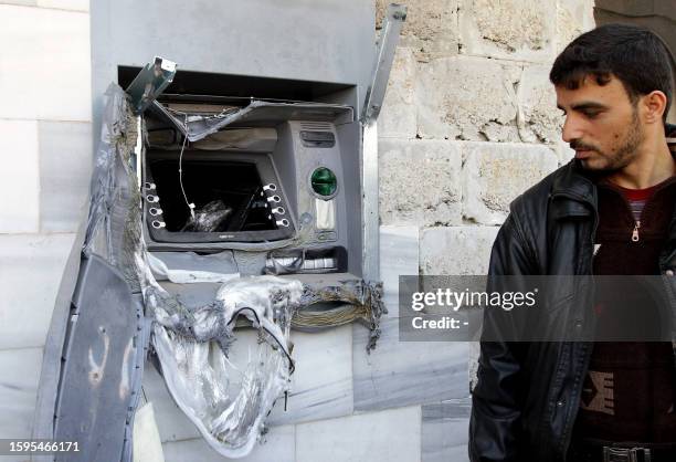 Syrian Machine 72 Liberty Teller Stock Photos, High-Res Pictures, and Images - Getty ...