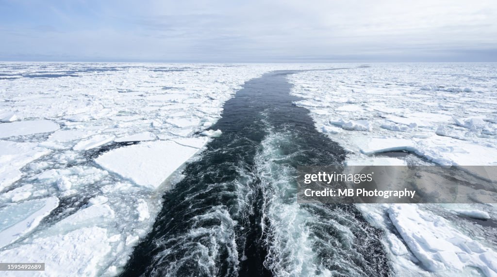 Sea Ice breaking