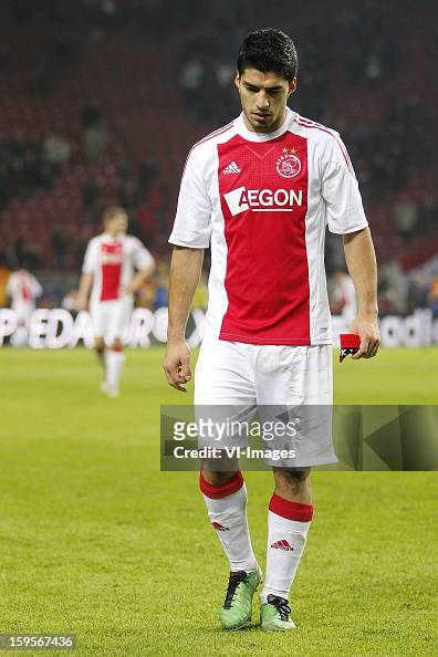 Vagabundo depositar Gratificante Ajax captain Luis Suarez was not sent off the pitch but later has...  Fotografía de noticias - Getty Images