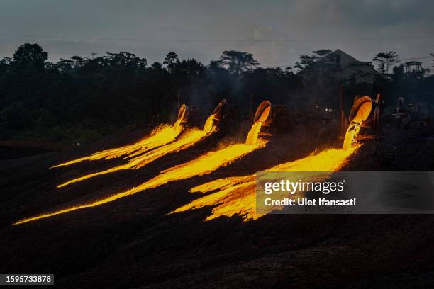 Slag Rope Slag Photos and Premium High Res Pictures - Getty Images