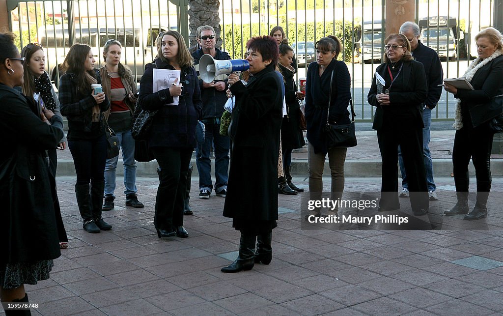 19th Annual SAG Awards 2013 SAG Media And Publicist Walk-Through