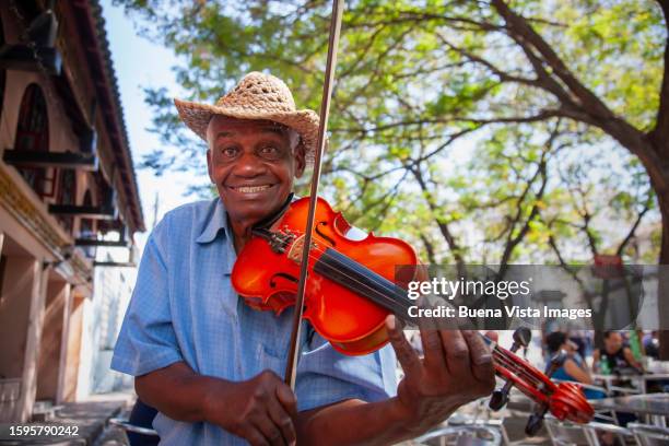 cuban man playing fiddler - cuban culture stock pictures, royalty-free photos & images
