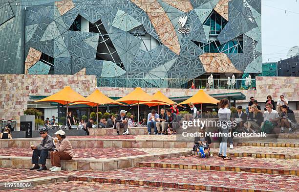 lunch break at federation square - federation square melbourne stockfoto's en -beelden