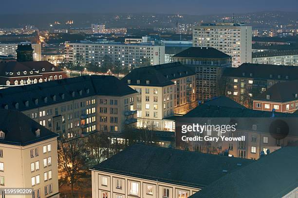 elevated view over apartment blocks at night - dresden photos et images de collection