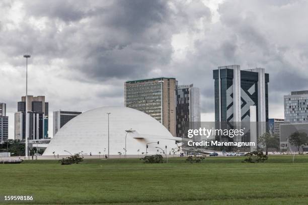national museum and some buildings - brasilia fotografías e imágenes de stock
