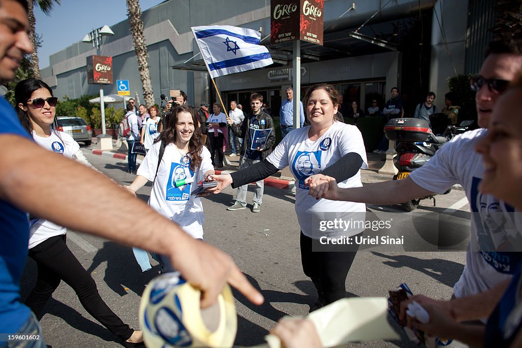 Tzipi Livni Campaigns In Ramat Gan