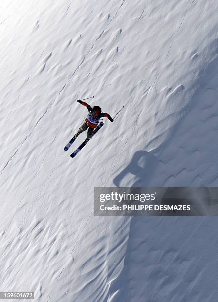 Skier competes during the 5th Linecatcher at the "Cirque de Fond Blanc" on January 16, 2013 in Les Arcs ski resort, French Alps. AFP PHOTO/PHILIPPE...